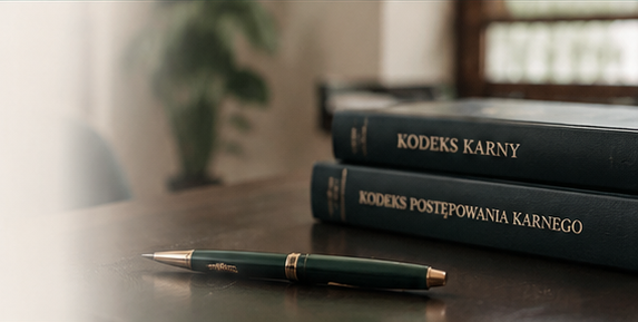 Kodeks karny, kodeks postępowania karnego i pióro